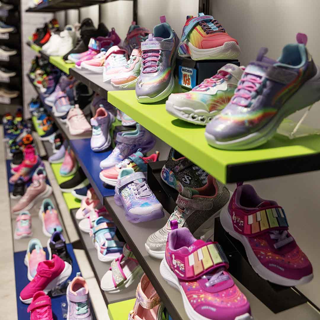 Hos Skechers på Frederiksberg finder du sko til hele familien.
